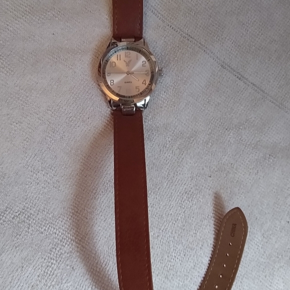 American Eagle Outfitters watch - Picture 4 of 4